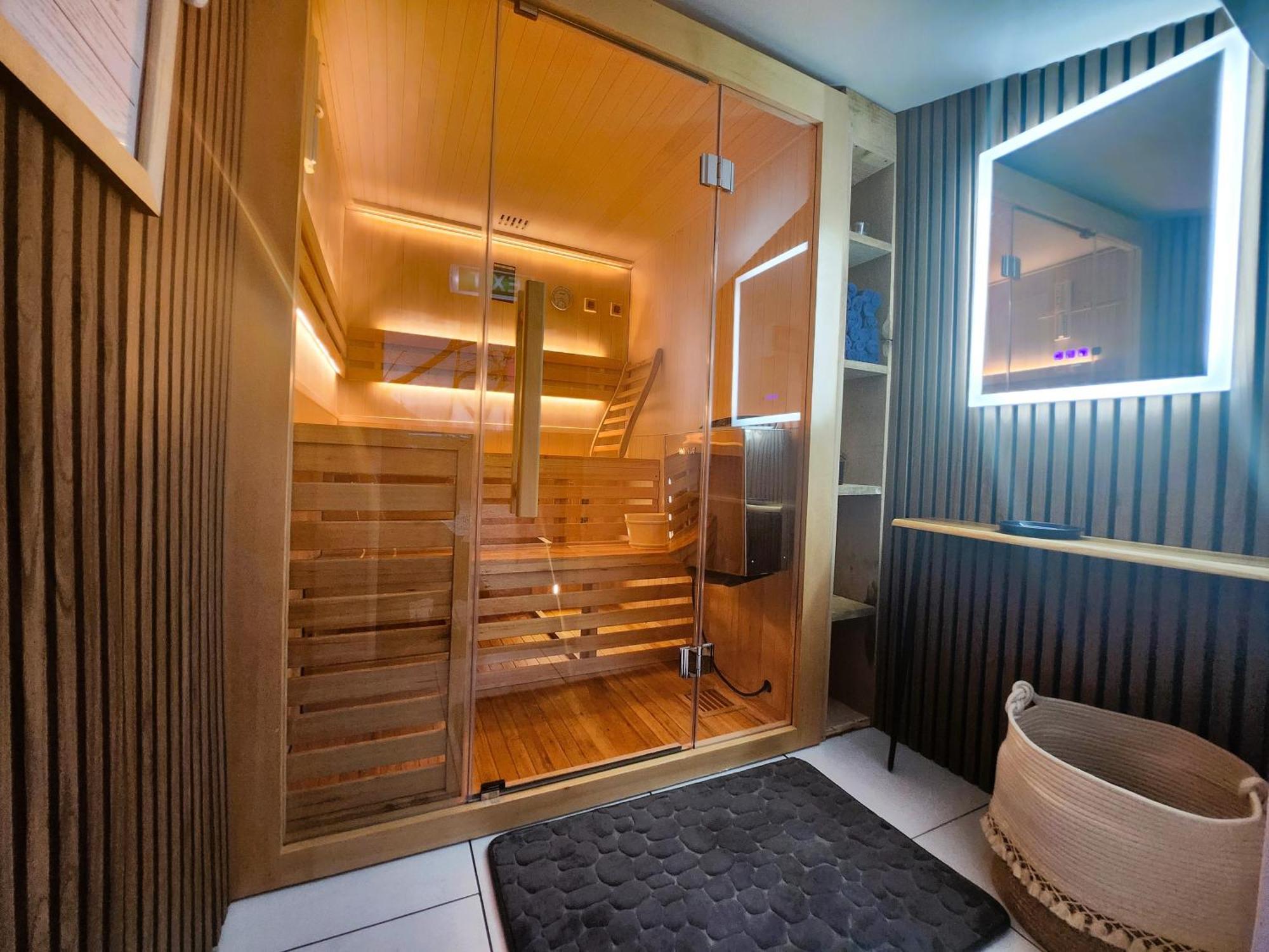 Gite Merlin Spa Privatif Et Sauna Trelevern Exterior photo